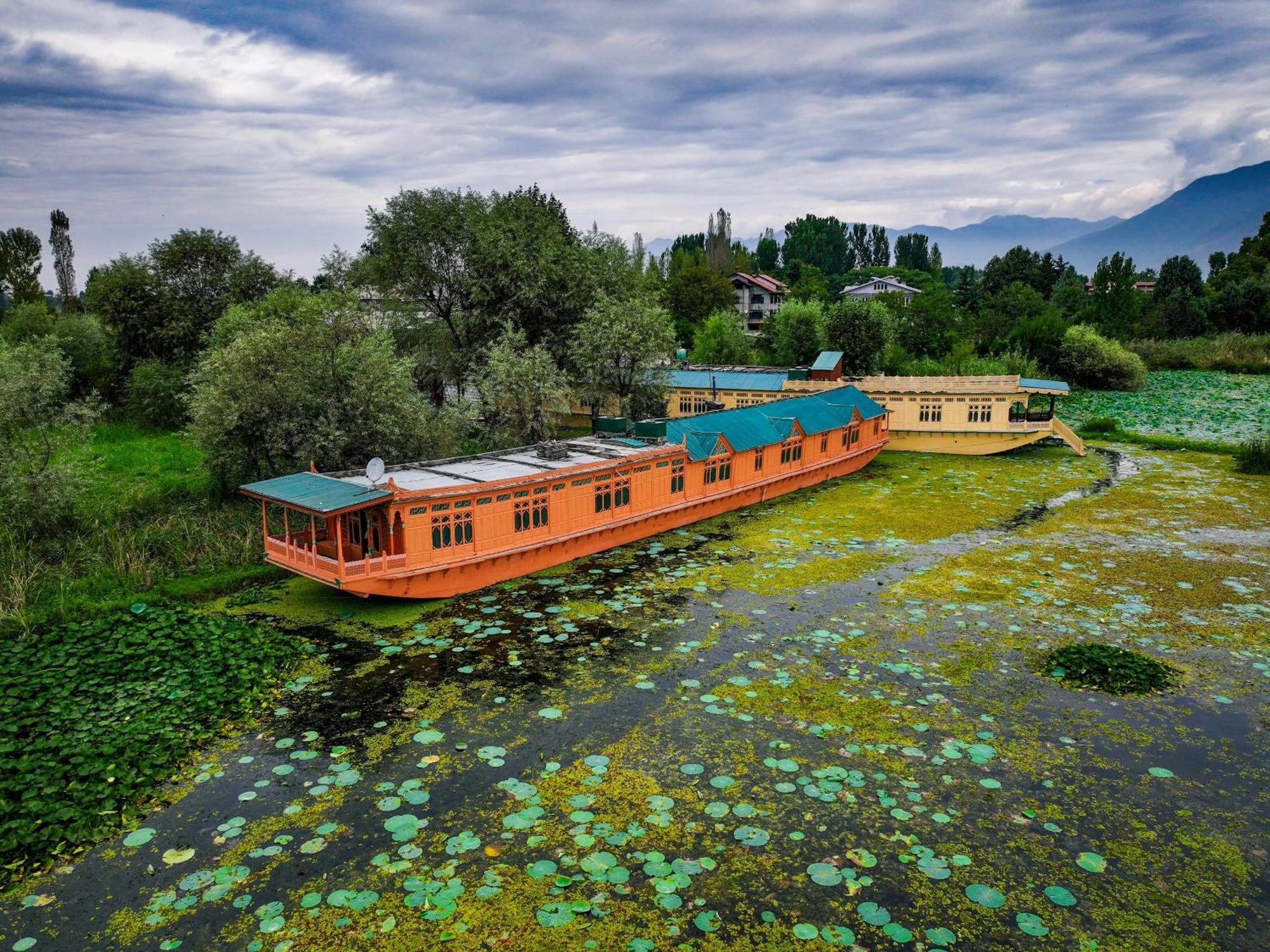 Kings Houseboats Hotell Srīnagar Exteriör bild